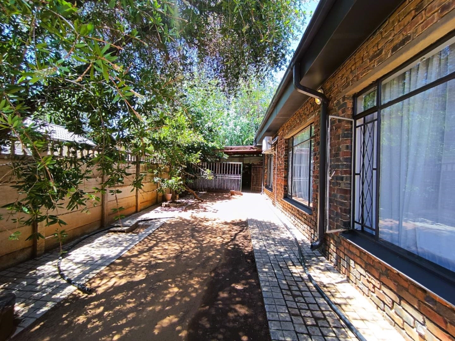 5 Bedroom Property for Sale in Fichardt Park Free State